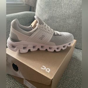 Glacier White On Cloud shoes